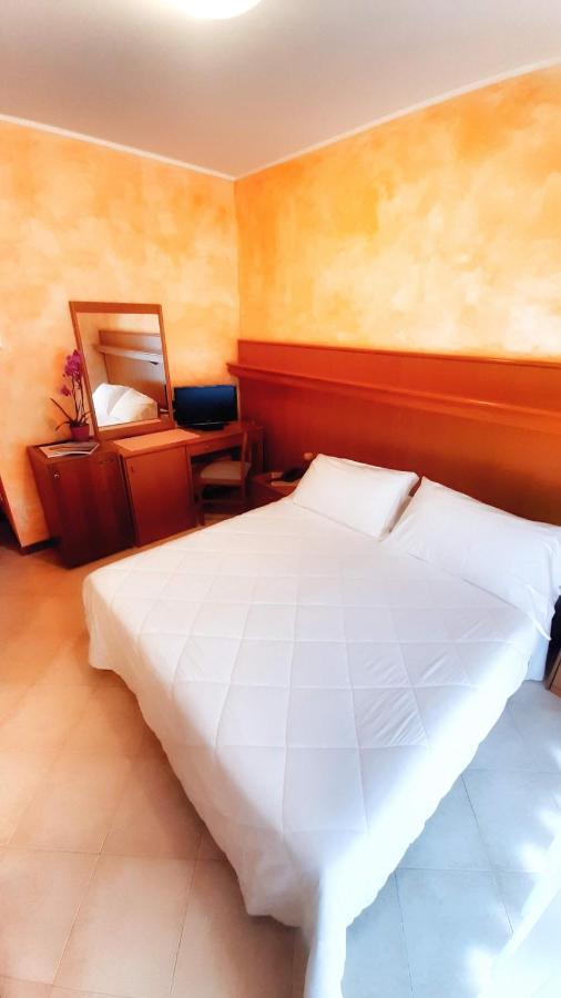 Hotel & Wellness Fra I Pini Lignano Sabbiadoro Bagian luar foto