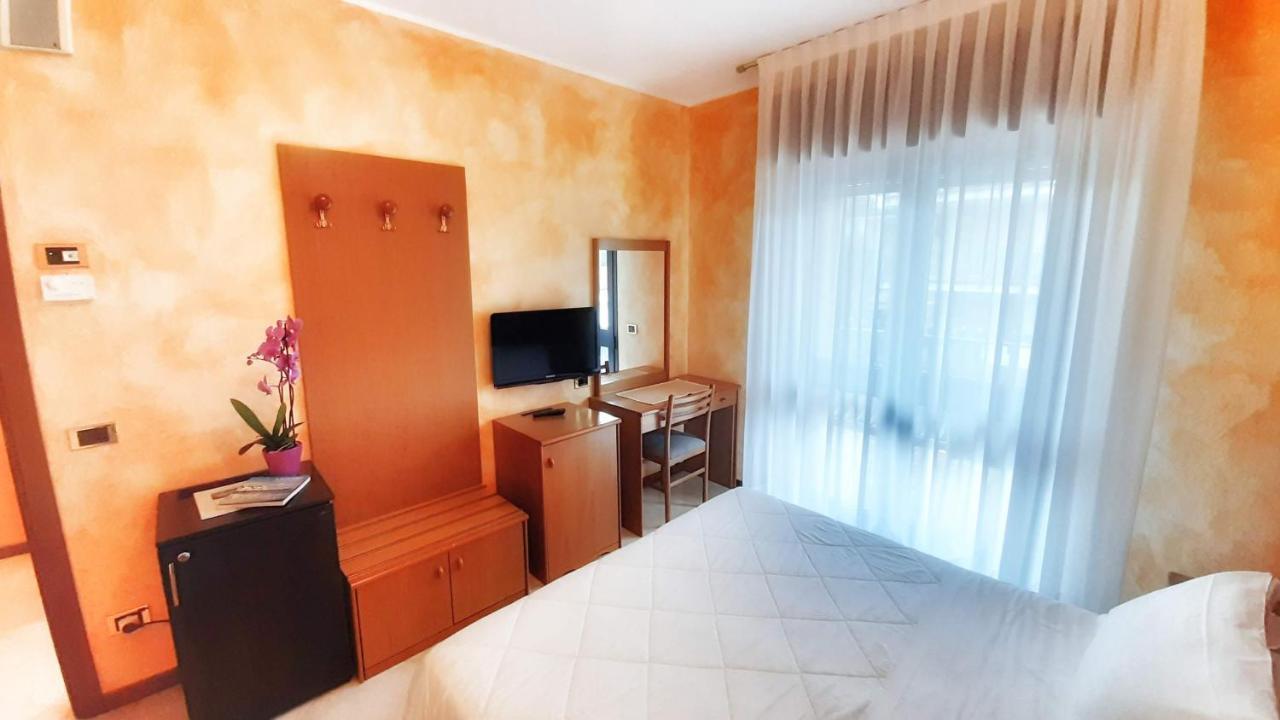 Hotel & Wellness Fra I Pini Lignano Sabbiadoro Ruang foto