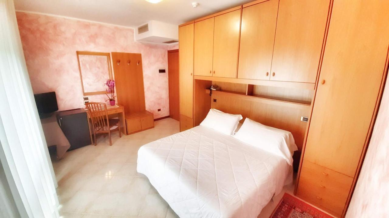 Hotel & Wellness Fra I Pini Lignano Sabbiadoro Bagian luar foto