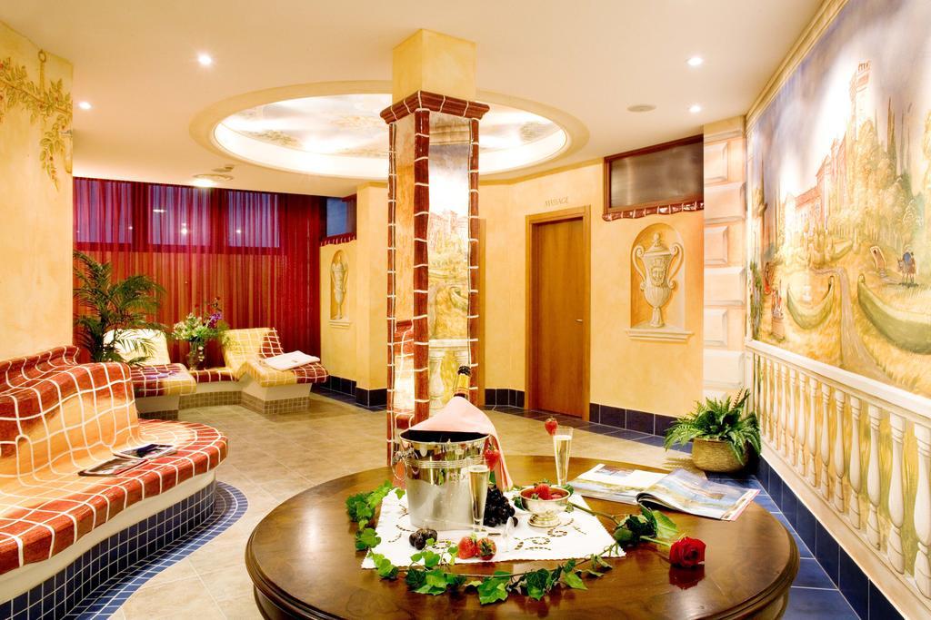 Hotel & Wellness Fra I Pini Lignano Sabbiadoro Bagian luar foto