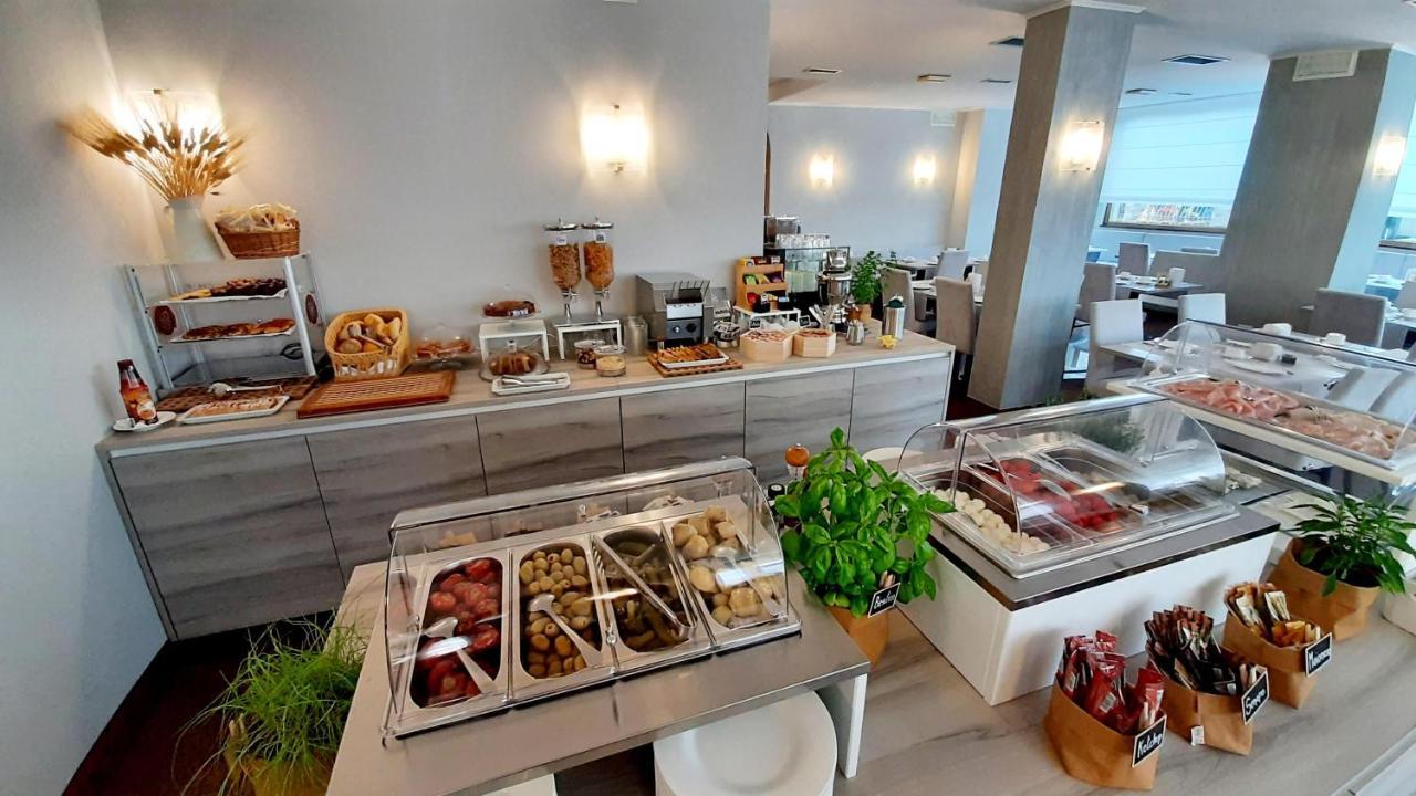 Hotel & Wellness Fra I Pini Lignano Sabbiadoro Bagian luar foto