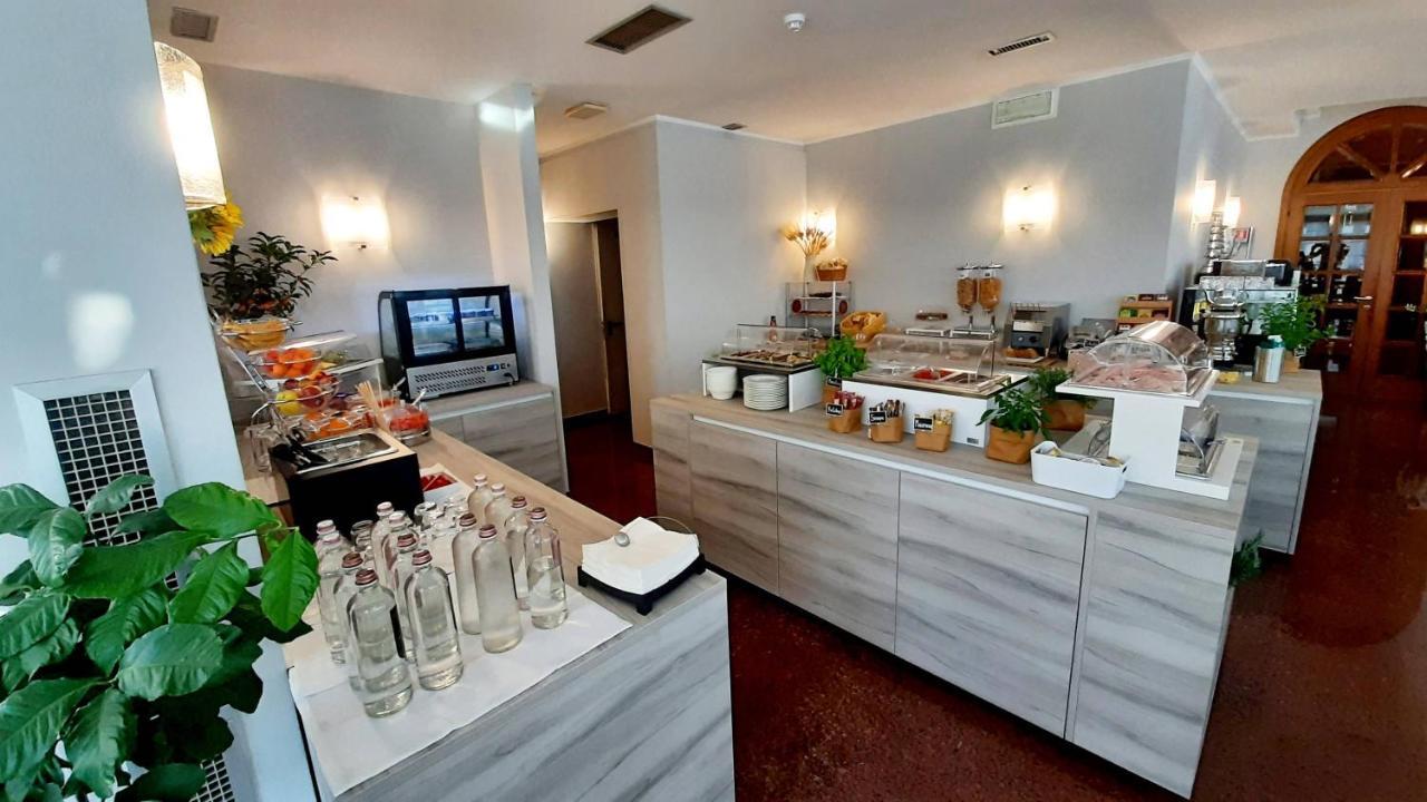 Hotel & Wellness Fra I Pini Lignano Sabbiadoro Bagian luar foto