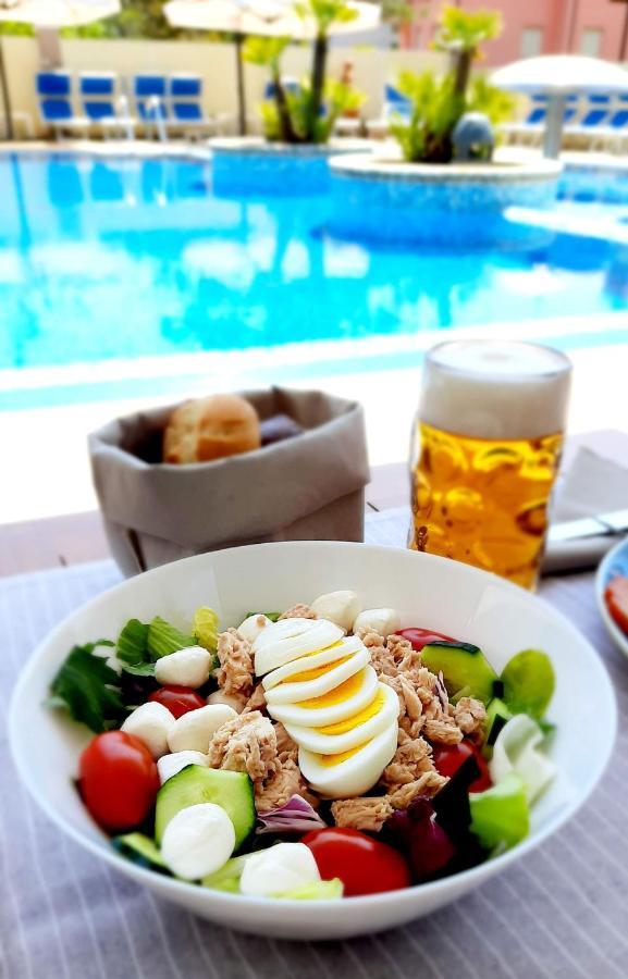 Hotel & Wellness Fra I Pini Lignano Sabbiadoro Bagian luar foto