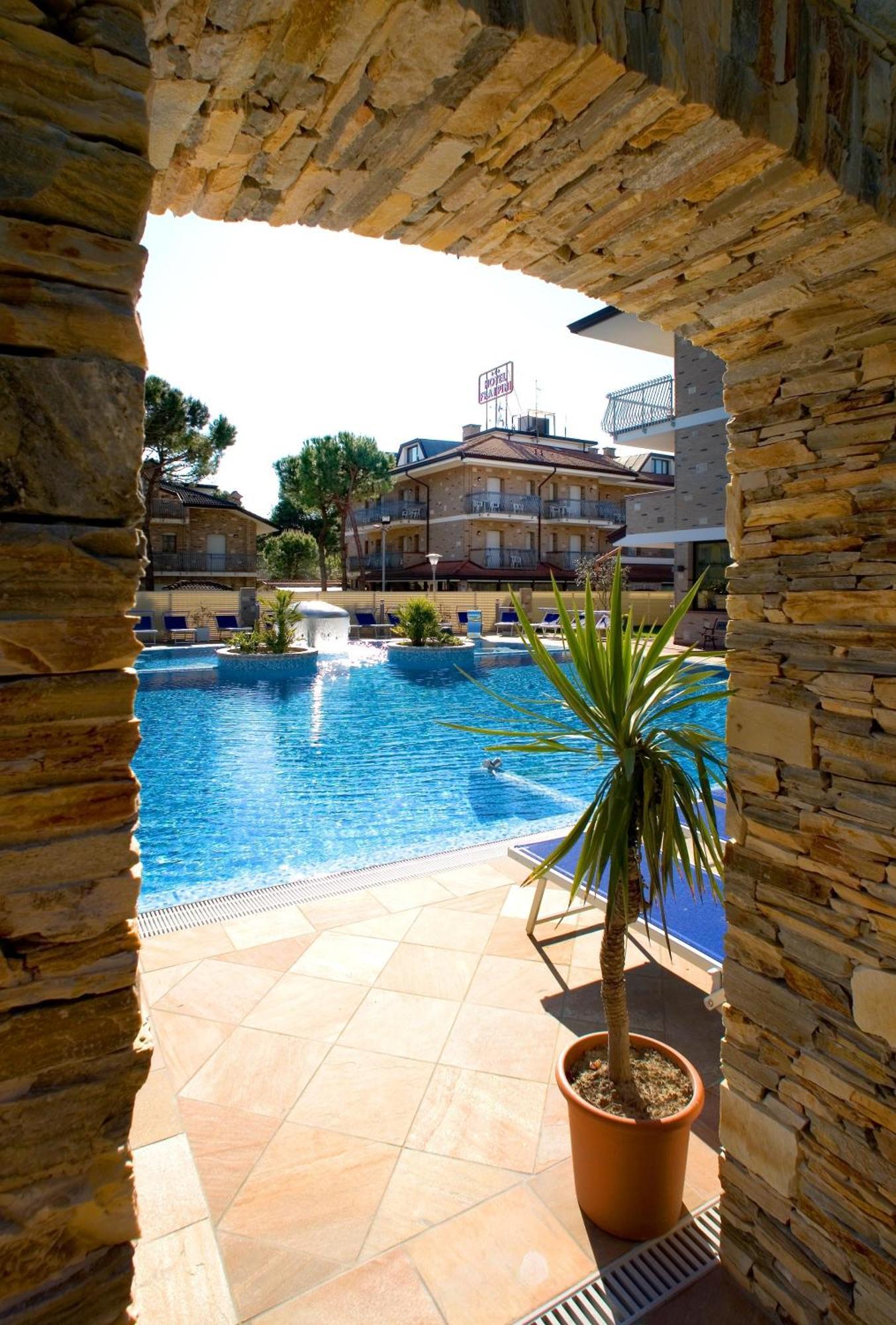 Hotel & Wellness Fra I Pini Lignano Sabbiadoro Bagian luar foto