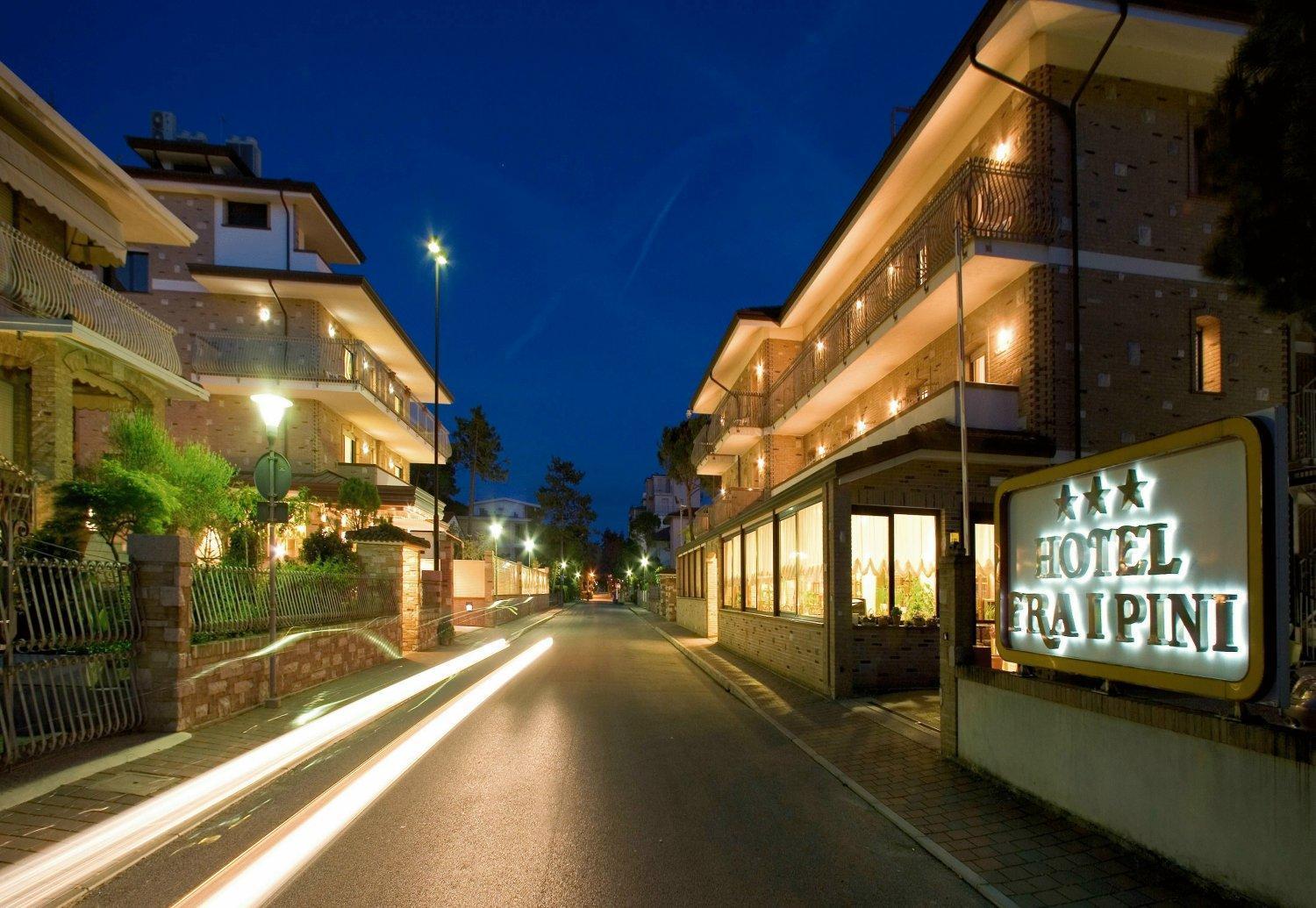 Hotel & Wellness Fra I Pini Lignano Sabbiadoro Bagian luar foto