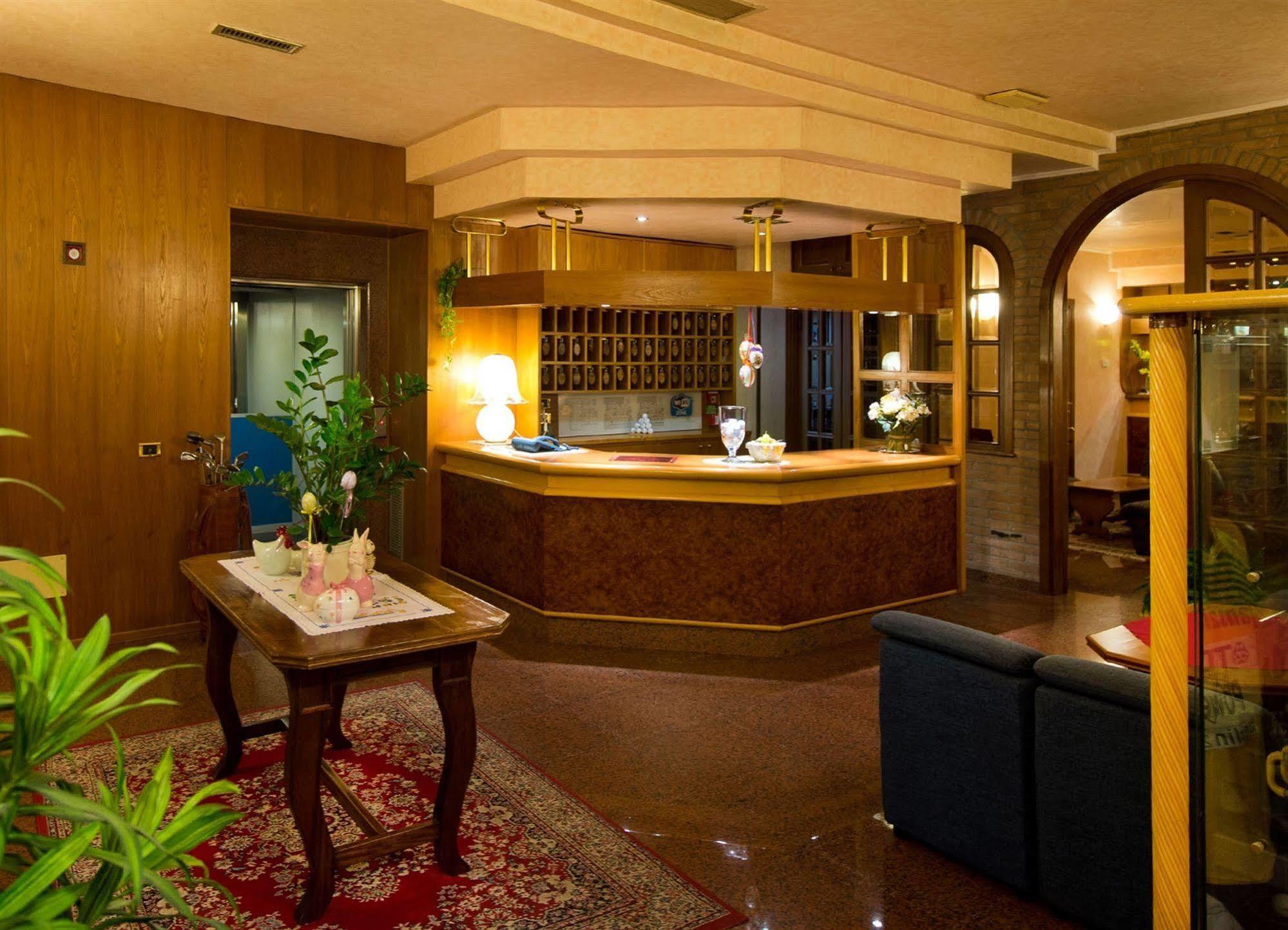 Hotel & Wellness Fra I Pini Lignano Sabbiadoro Bagian luar foto