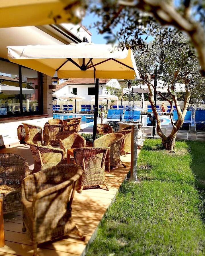 Hotel & Wellness Fra I Pini Lignano Sabbiadoro Bagian luar foto