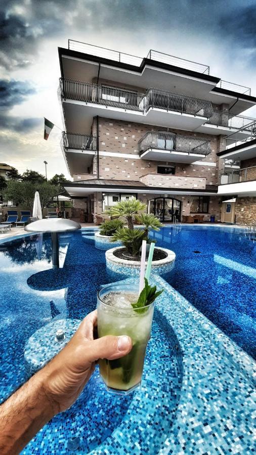 Hotel & Wellness Fra I Pini Lignano Sabbiadoro Bagian luar foto