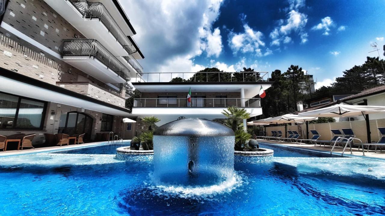 Hotel & Wellness Fra I Pini Lignano Sabbiadoro Bagian luar foto