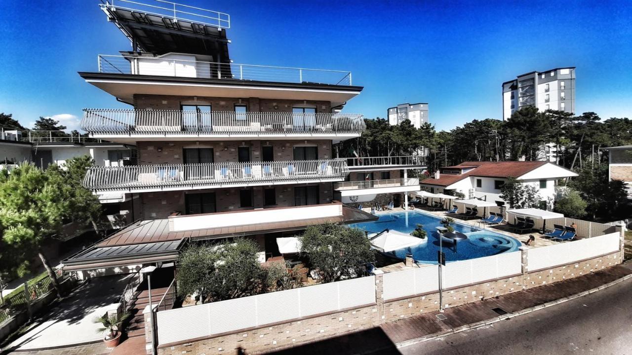 Hotel & Wellness Fra I Pini Lignano Sabbiadoro Bagian luar foto